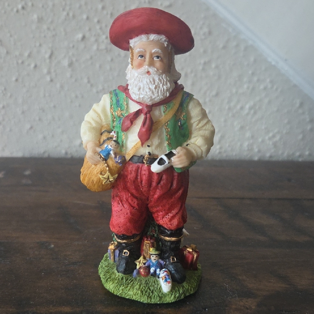 The International Santa Claus Collection, Brazil. Great Condition! 🎅